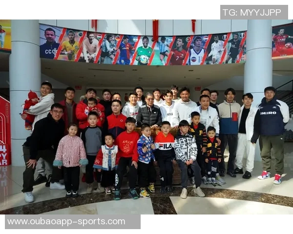 海港俱乐部与球迷代表共庆20岁生日徐根宝携手回归崇明基地温情时刻