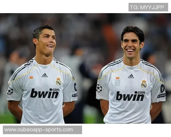 回顾2009年皇马夏窗引援盛宴C罗卡卡本泽马与阿韦洛亚齐聚伯纳乌