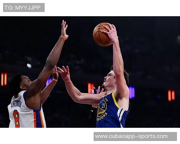 普尔复出表现亮眼半场11投4中斩获13分助攻抢断齐上阵